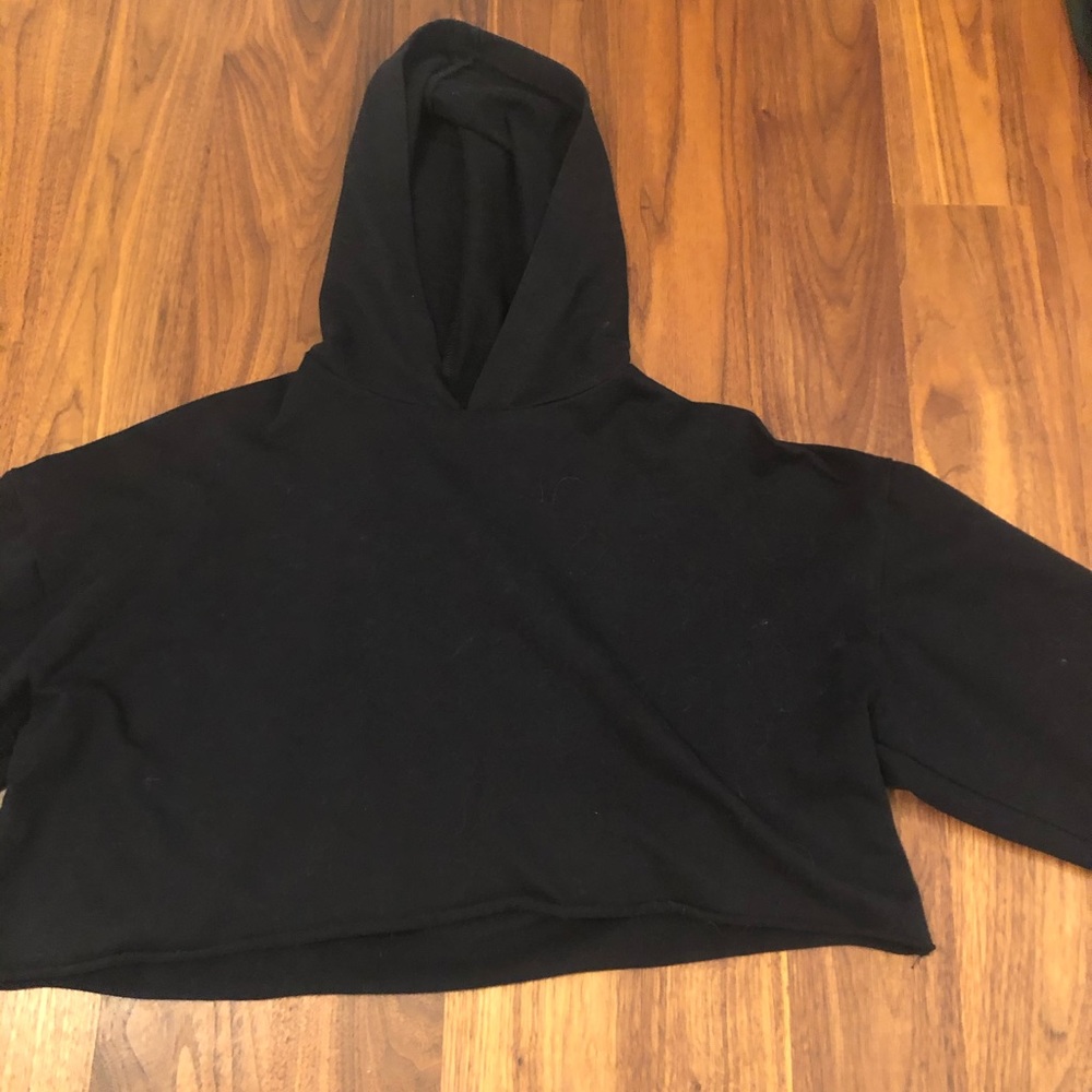 black cropped hoodie with checkered sleeves